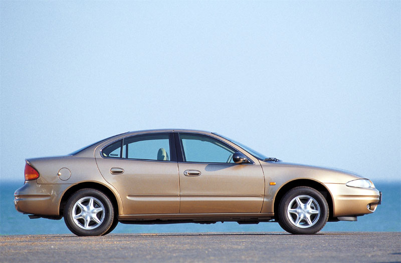 Chevrolet Alero 1999 foto - 1