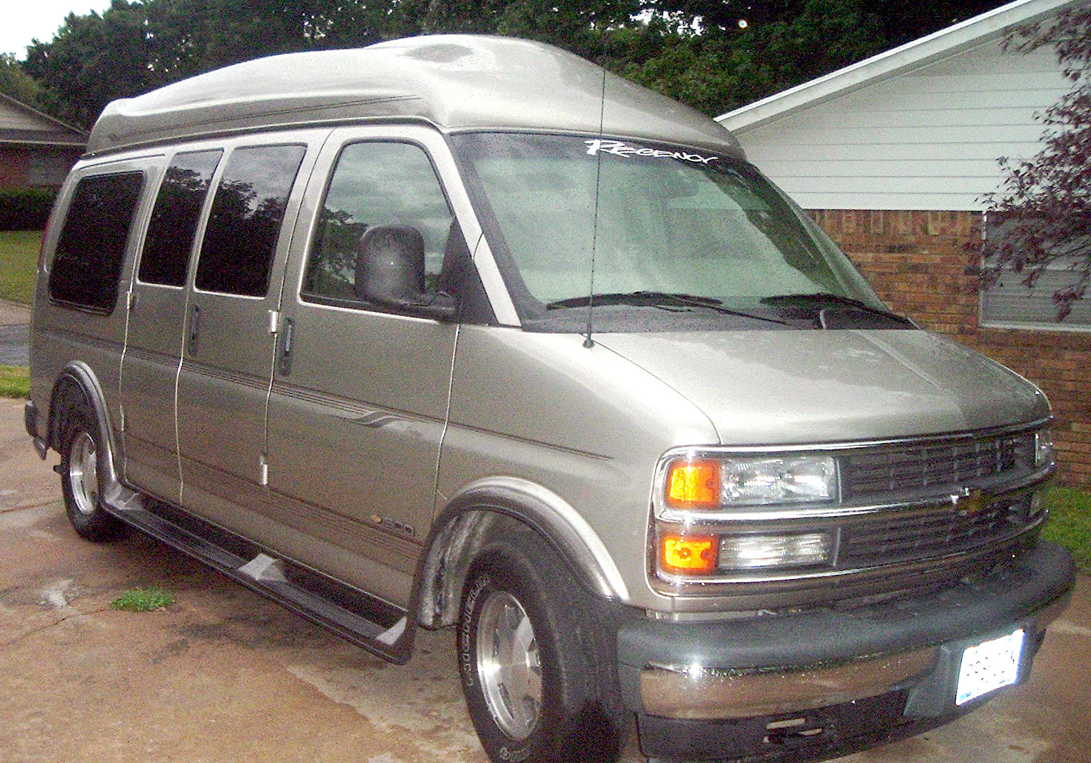 Chevrolet Express 1999 foto - 3