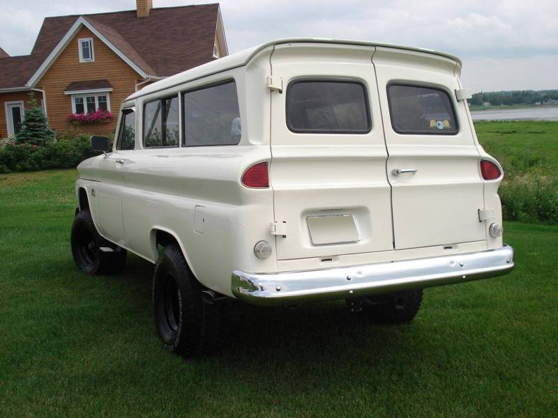 Chevrolet Suburban 1966 foto - 2