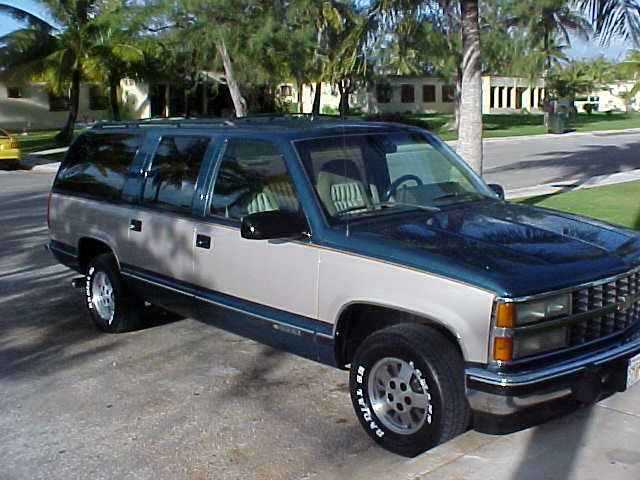 Chevrolet Suburban 1995 foto - 4