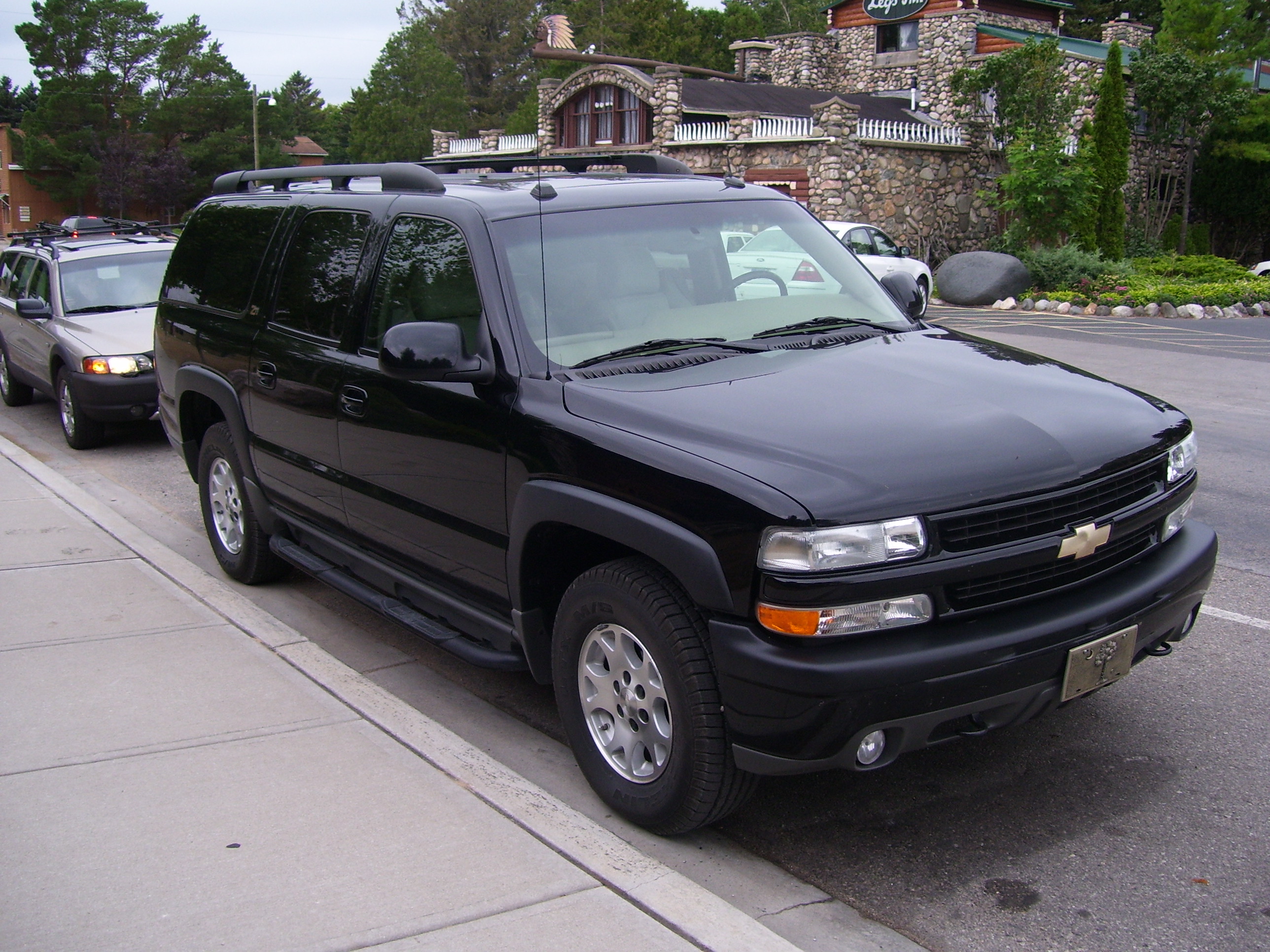 Chevrolet Suburban 2004 foto - 1
