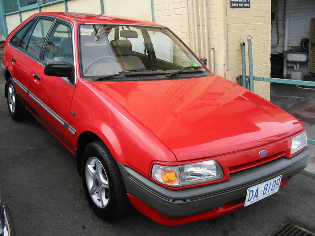 Ford Laser 1993 foto - 1