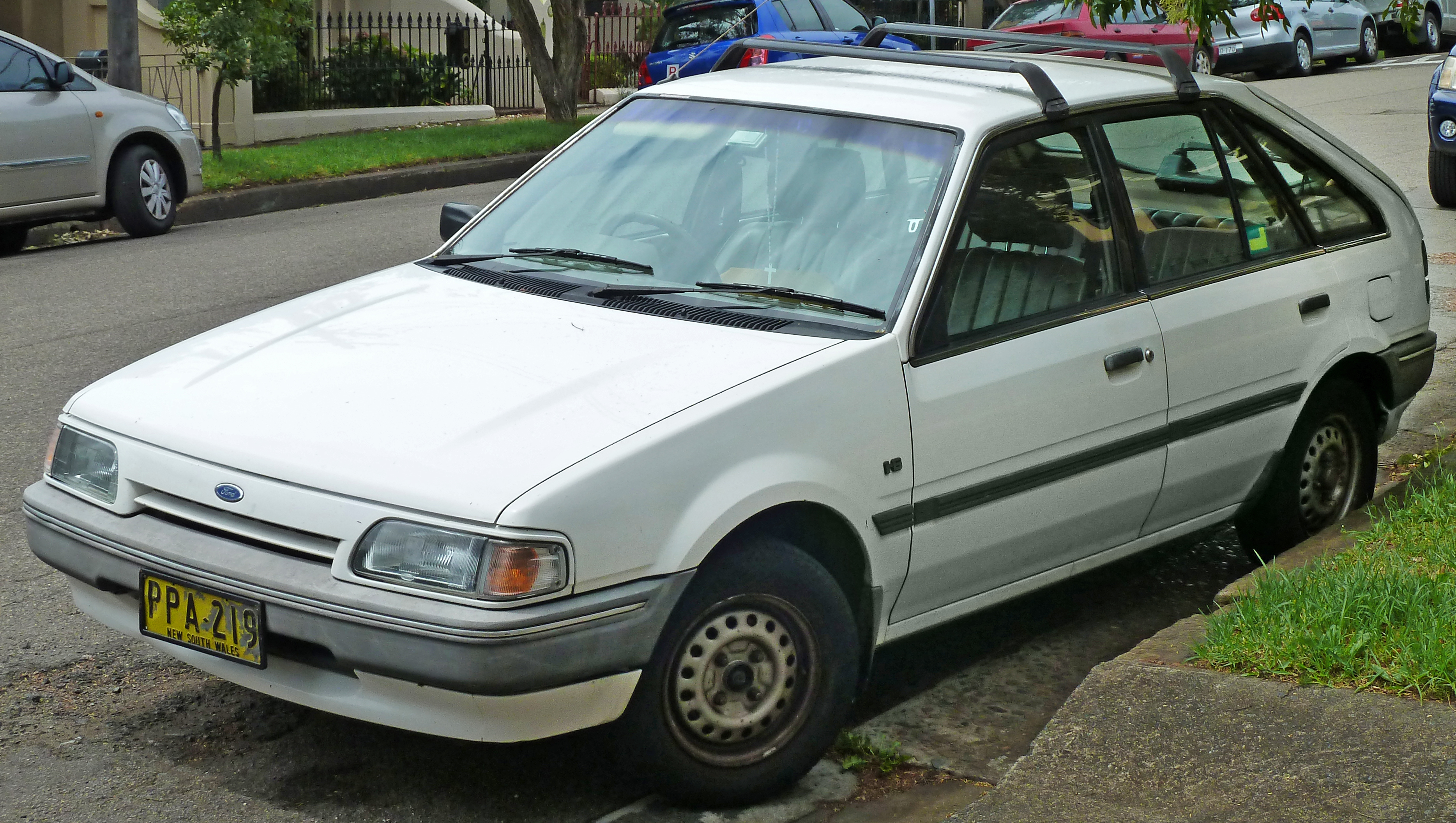 Ford Laser 1993 foto - 2