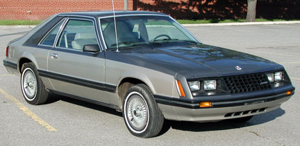 Ford Mustang 1981 foto - 1