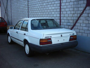 Ford Orion 1985 foto - 1