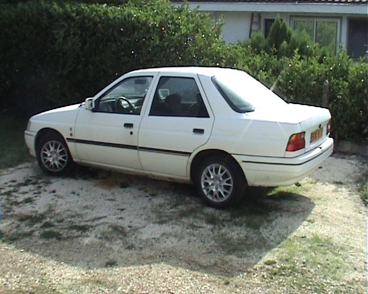 Ford Orion 1991 foto - 1